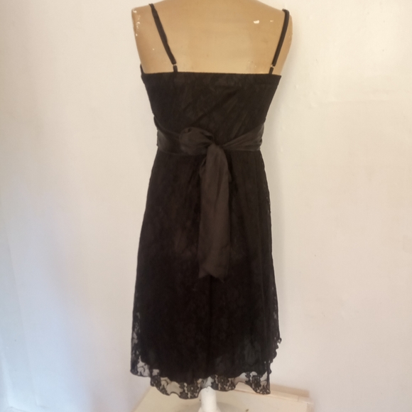 Elegant Black Lace Dress - Picture 4 of 6
